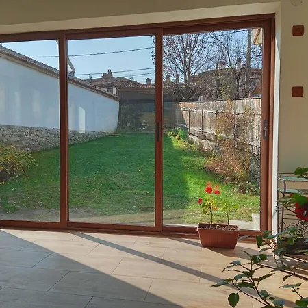 Lyutovi Ferienhaus Kopriwschtiza