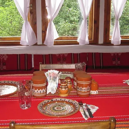 Lyutovi Ferienhaus *