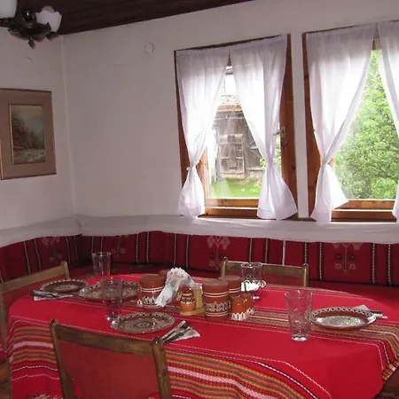 Ferienhaus Lyutovi *