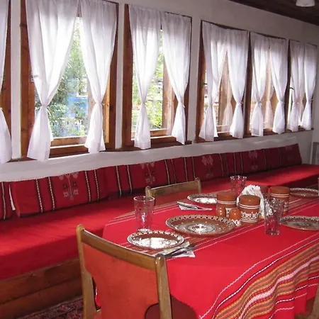 Ferienhaus Lyutovi Kopriwschtiza